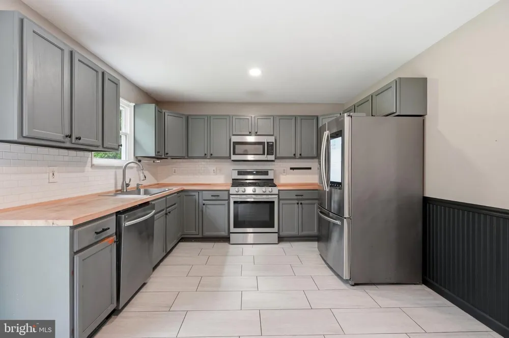 105 MCCURDY AVENUE Franklinville, NJ 08322