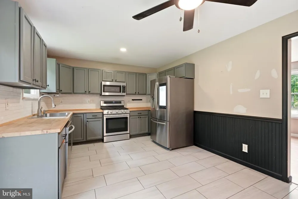 105 MCCURDY AVENUE Franklinville, NJ 08322