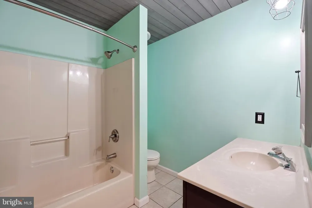 105 MCCURDY AVENUE Franklinville, NJ 08322