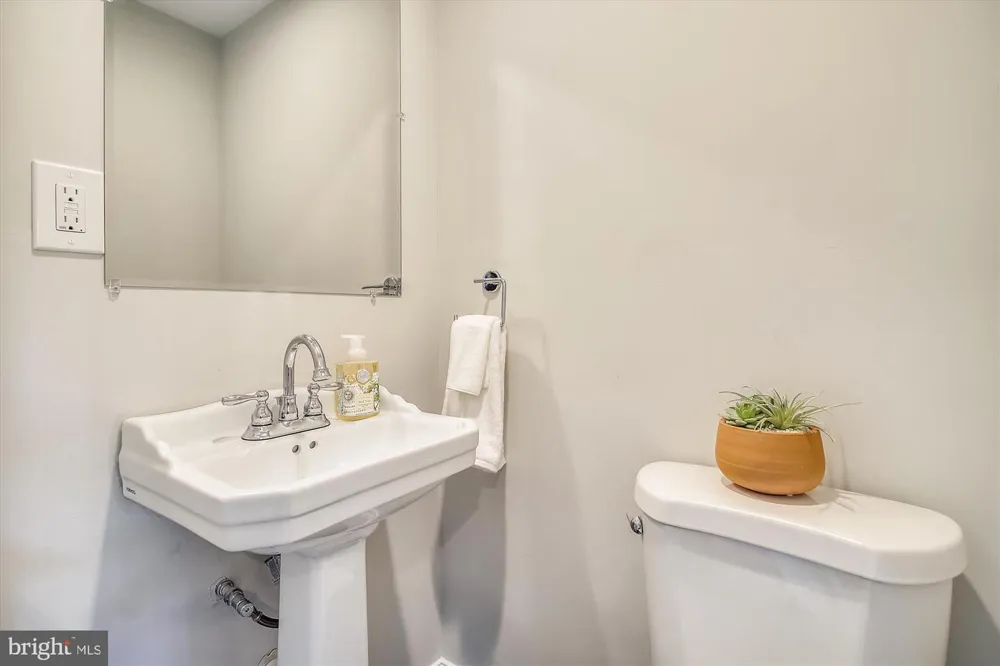 1138 ROLAND HEIGHTS Baltimore, MD 21211
