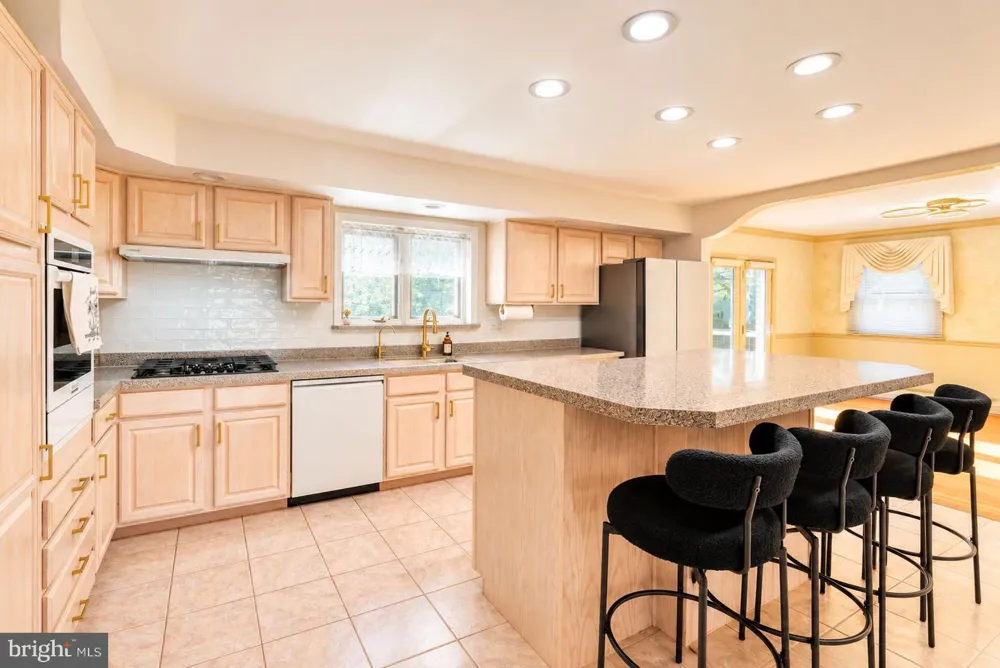 2206 FULMER STREET Philadelphia, PA 19115