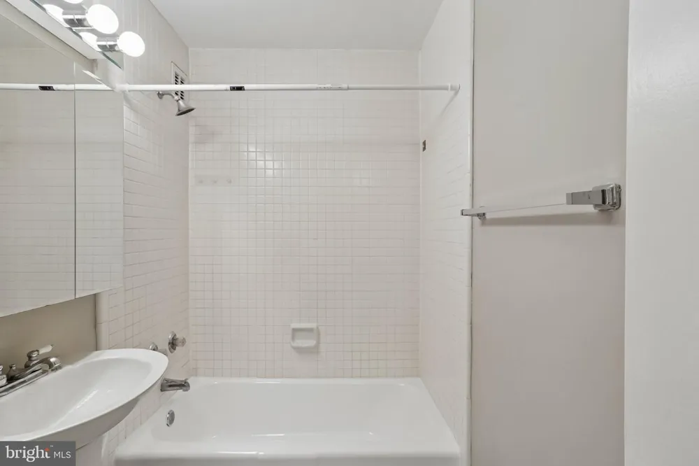 1021 ARLINGTON BLVD BOULEVARD #1125 Rosslyn, VA 22209