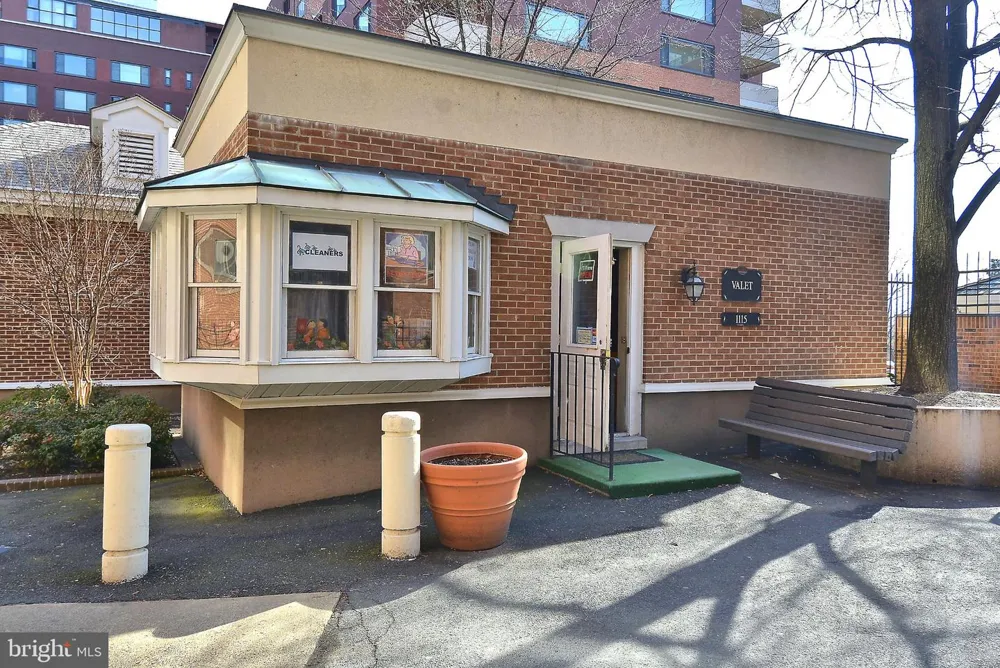 1021 ARLINGTON BLVD BOULEVARD #1125 Rosslyn, VA 22209