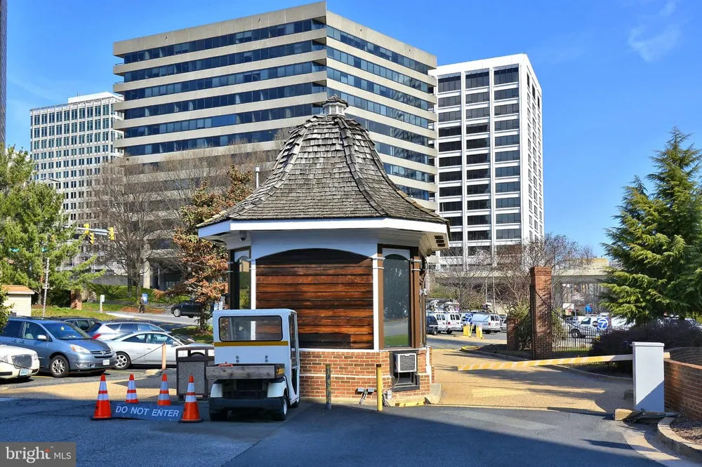 1021 ARLINGTON BLVD BOULEVARD #1125 Rosslyn, VA 22209