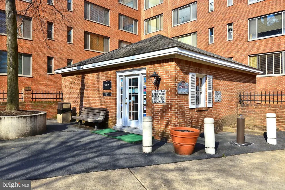 1021 ARLINGTON BLVD BOULEVARD #1125 Rosslyn, VA 22209