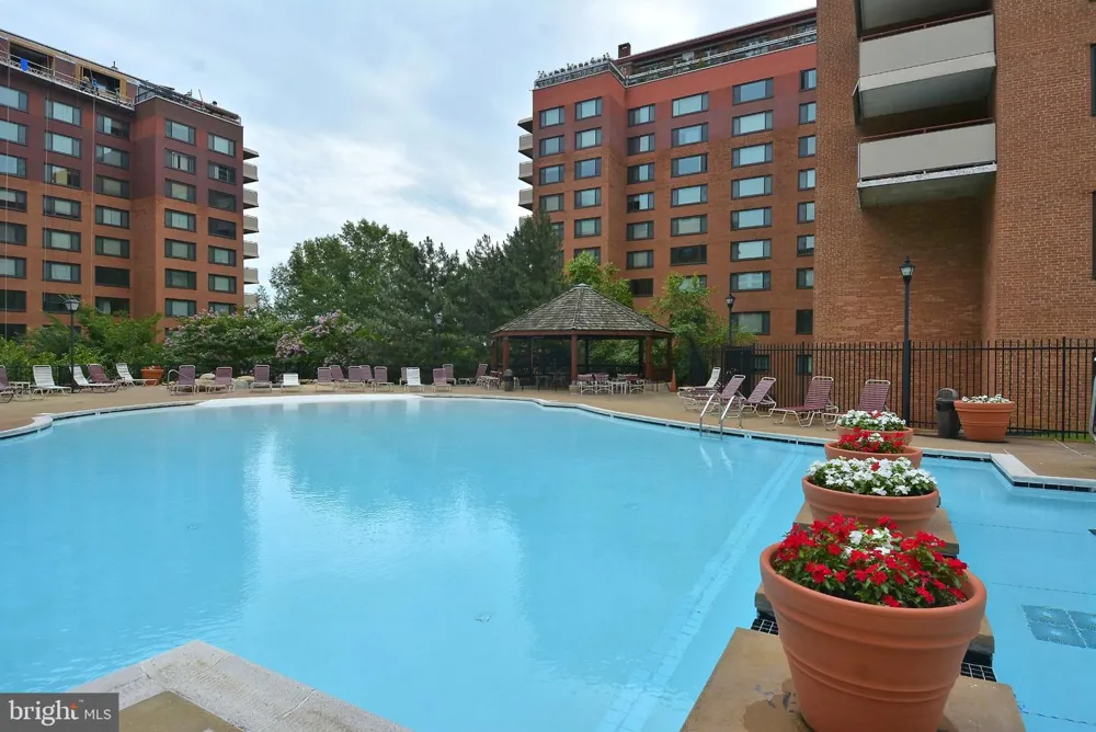 1021 ARLINGTON BLVD BOULEVARD #1125 Rosslyn, VA 22209