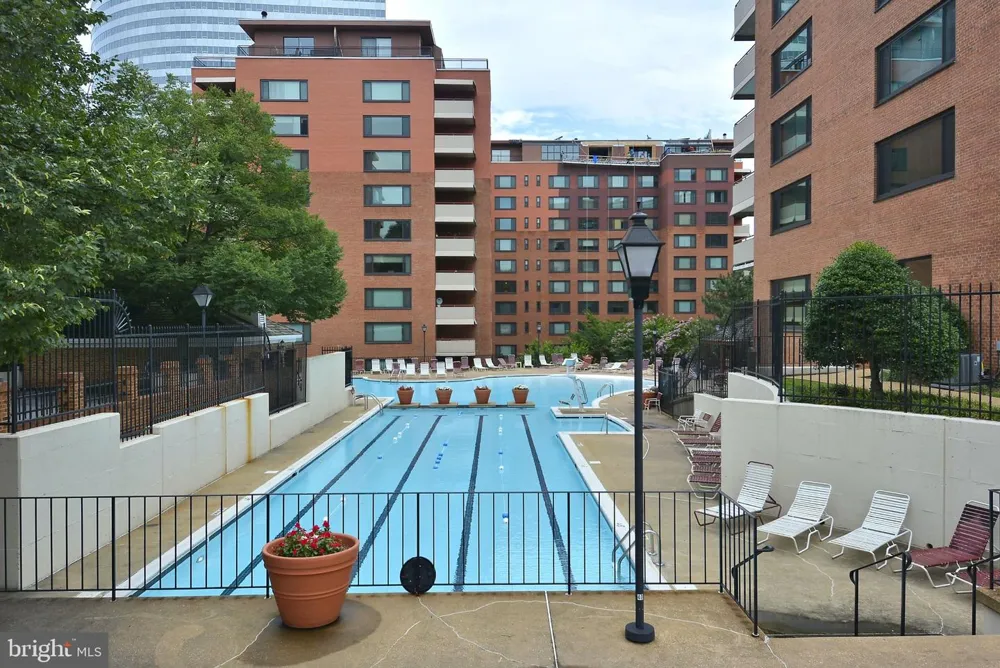 1021 ARLINGTON BLVD BOULEVARD #1125 Rosslyn, VA 22209