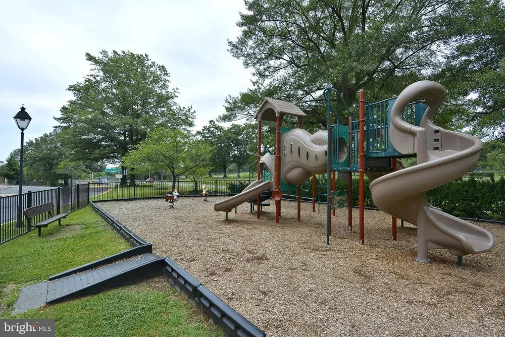 1021 ARLINGTON BLVD BOULEVARD #1125 Rosslyn, VA 22209