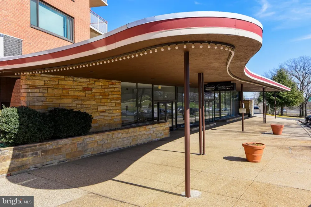 1021 ARLINGTON BLVD BOULEVARD #1125 Rosslyn, VA 22209