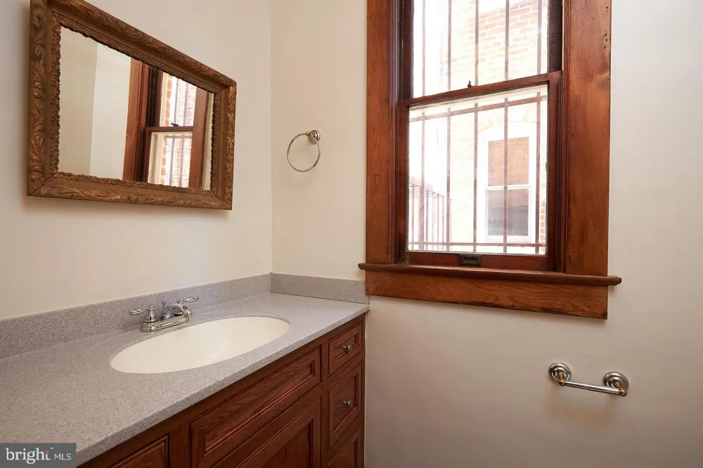 1427 E CAPITOL STREET NE Washington, DC 20003