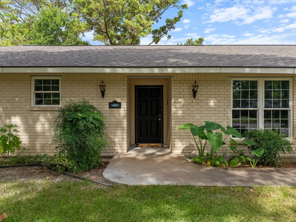 1620 Baylor Bay City, TX 77414