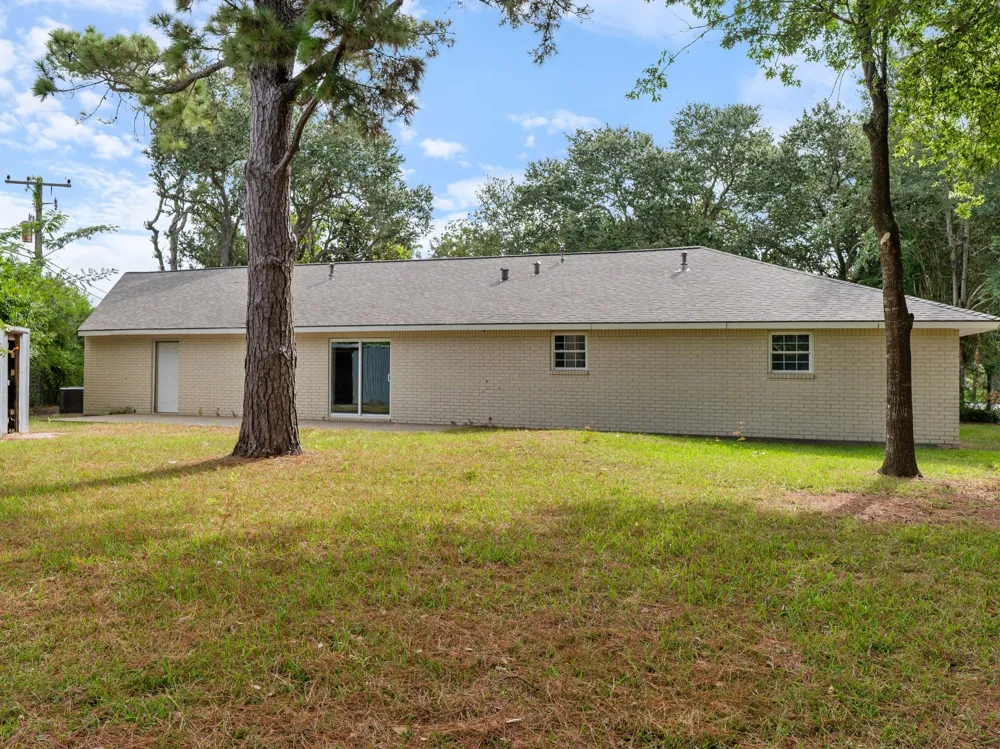 1620 Baylor Bay City, TX 77414