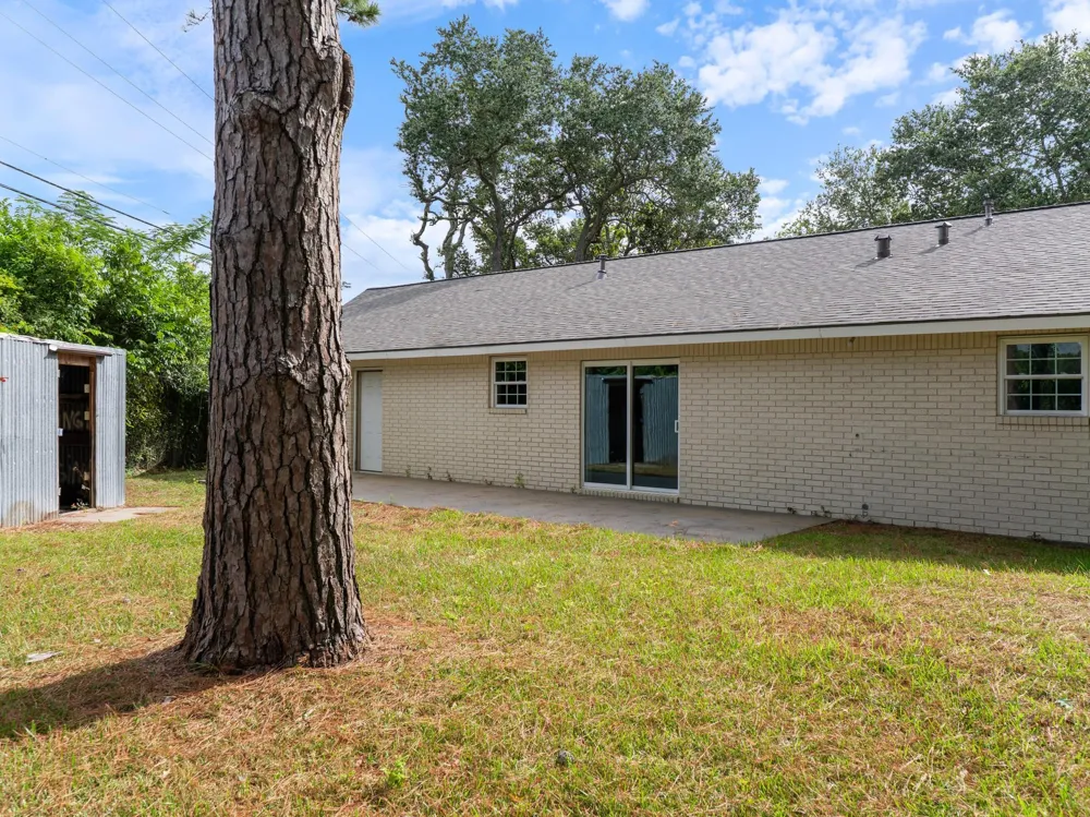 1620 Baylor Bay City, TX 77414