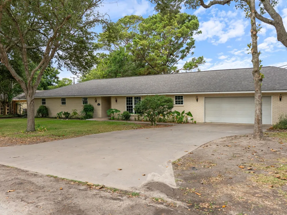 1620 Baylor Bay City, TX 77414