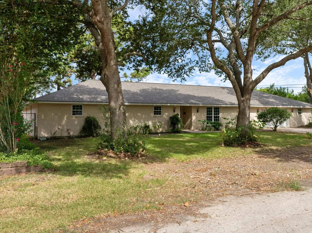 1620 Baylor Bay City, TX 77414
