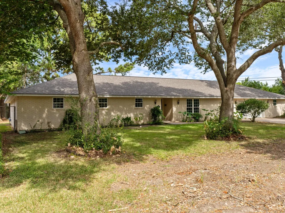 1620 Baylor Bay City, TX 77414