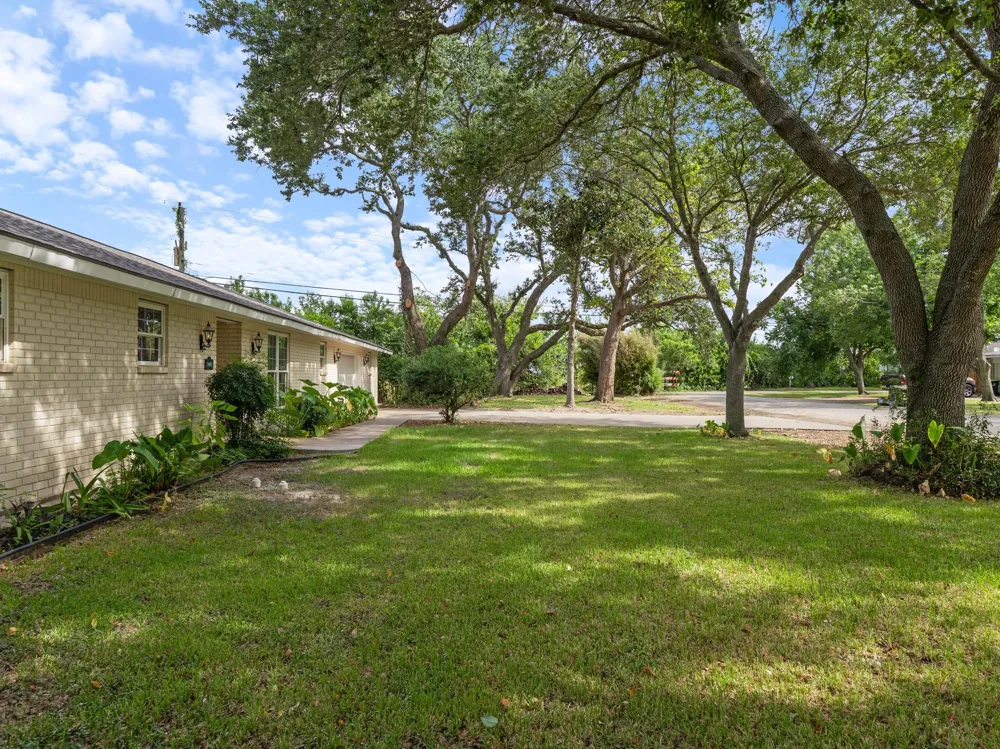1620 Baylor Bay City, TX 77414