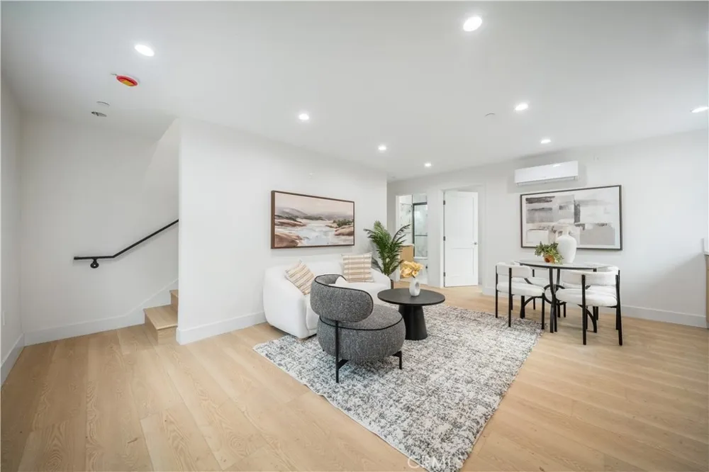 19920 Kittridge Street Winnetka, CA 91306