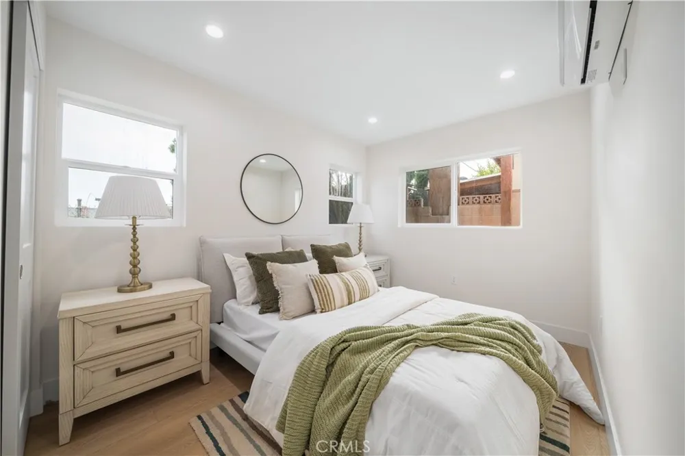 19920 Kittridge Street Winnetka, CA 91306