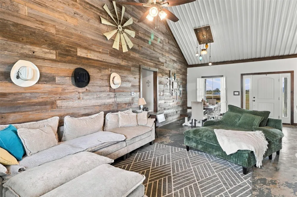 1792 Stockold Road Sealy, TX 77474