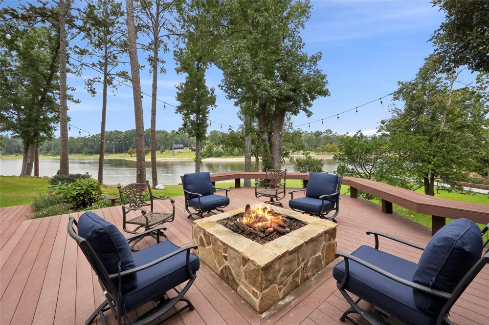 751 Lakeshore Drive Brookeland, TX 75931