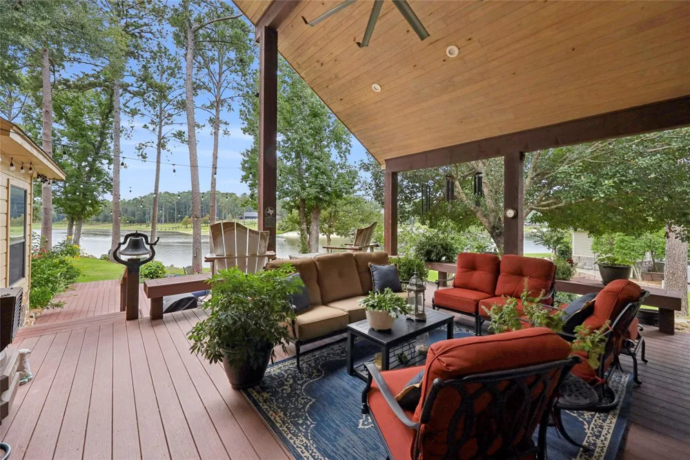 751 Lakeshore Drive Brookeland, TX 75931