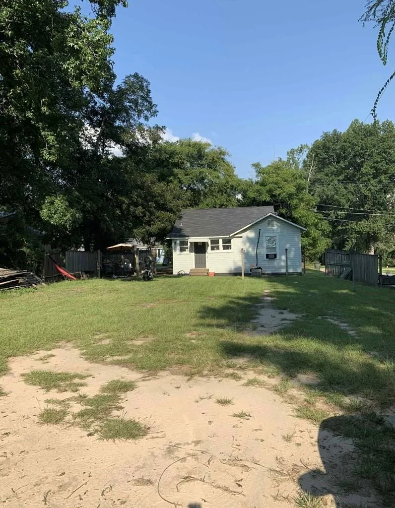 423 3rd Street Jasper, TX 75951