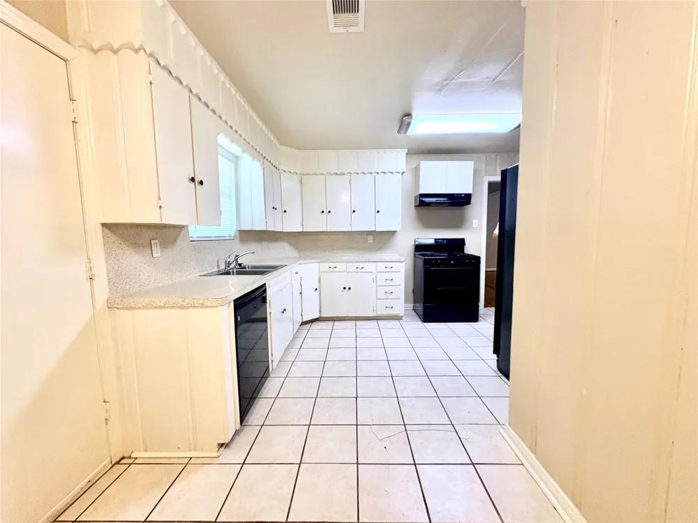 1504 E Fayle Street Baytown, TX 77520
