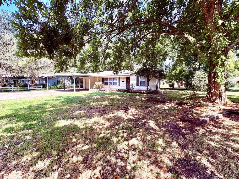 1504 E Fayle Street Baytown, TX 77520