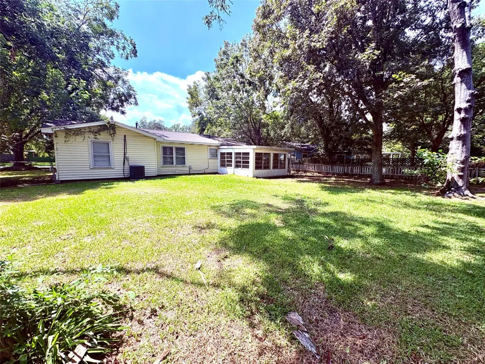 1504 E Fayle Street Baytown, TX 77520