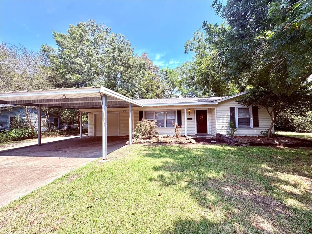 1504 E Fayle Street Baytown, TX 77520