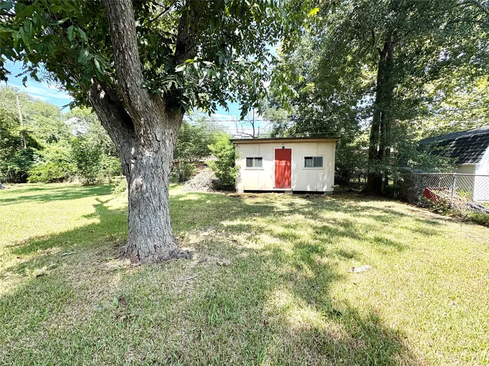 1504 E Fayle Street Baytown, TX 77520