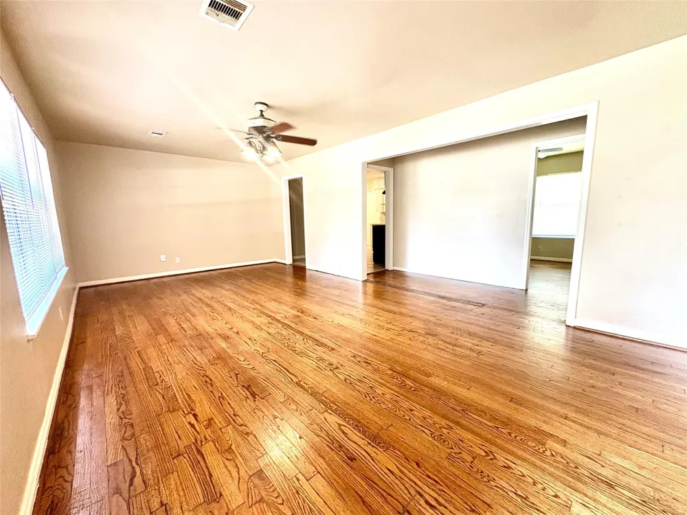 1504 E Fayle Street Baytown, TX 77520
