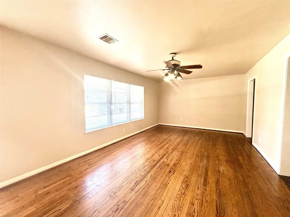 1504 E Fayle Street Baytown, TX 77520