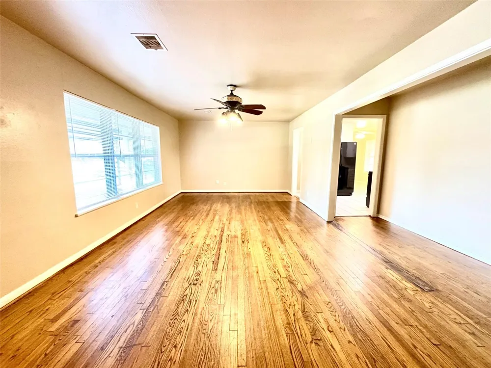 1504 E Fayle Street Baytown, TX 77520