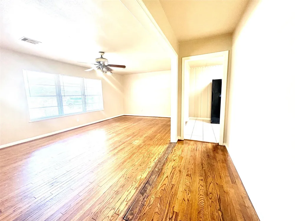 1504 E Fayle Street Baytown, TX 77520