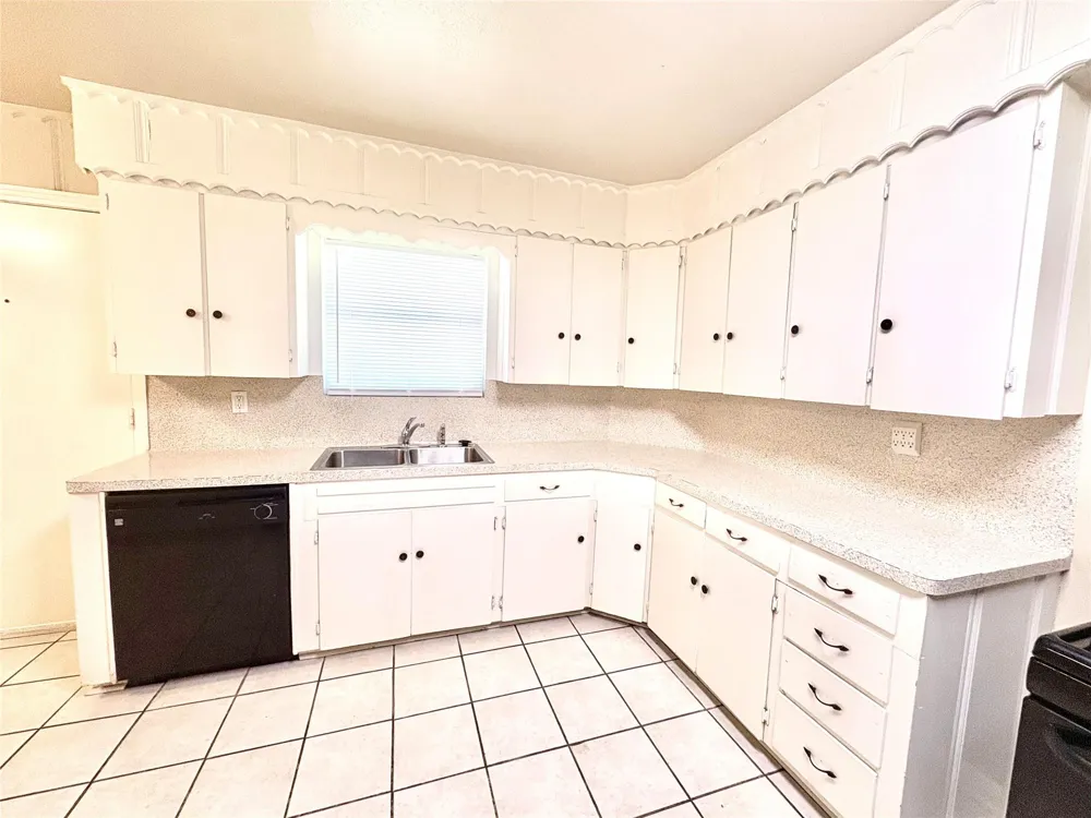 1504 E Fayle Street Baytown, TX 77520