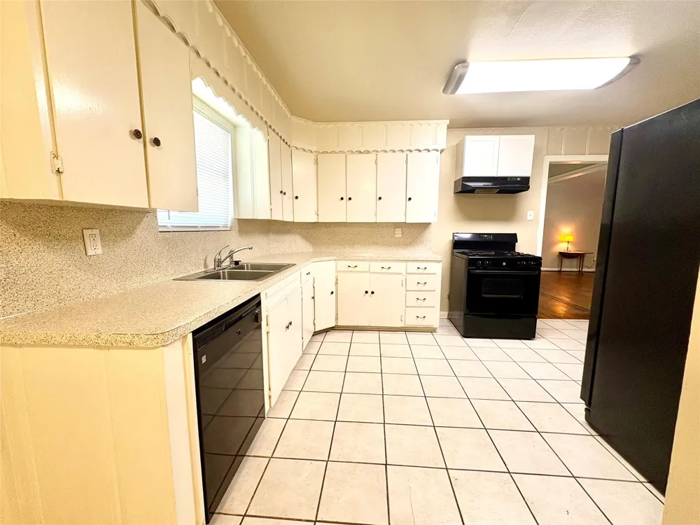 1504 E Fayle Street Baytown, TX 77520