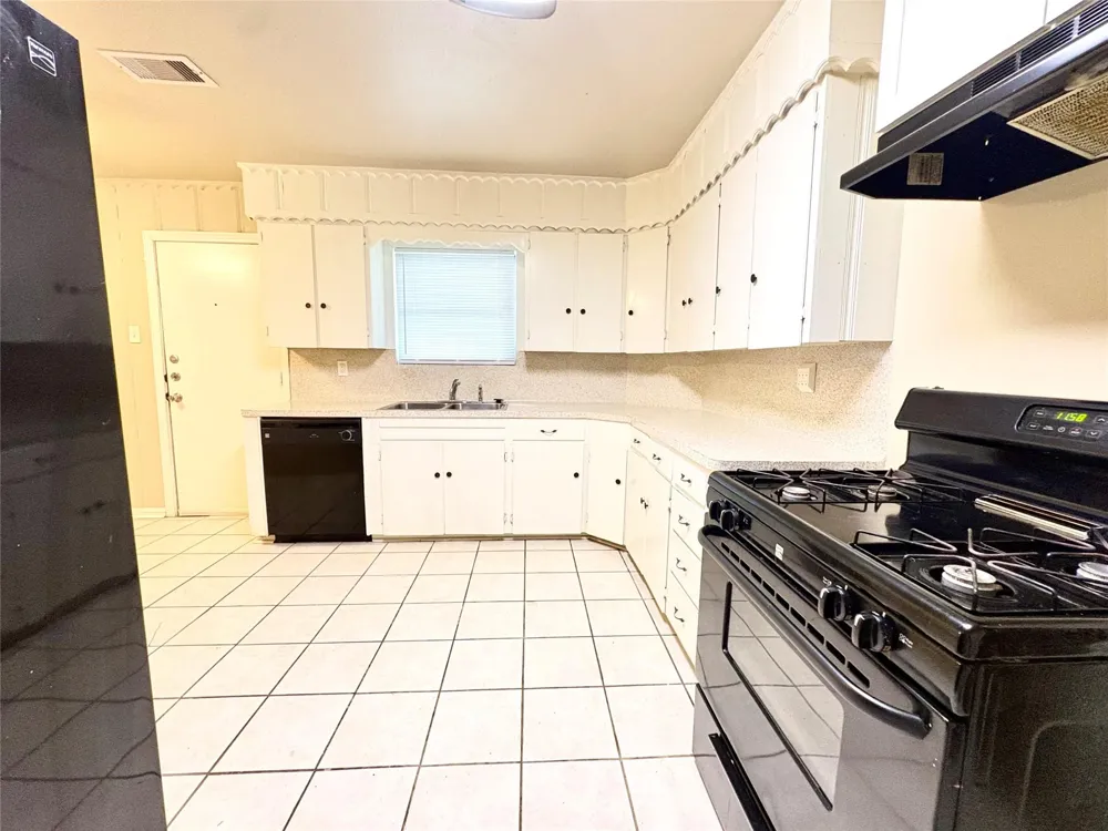 1504 E Fayle Street Baytown, TX 77520