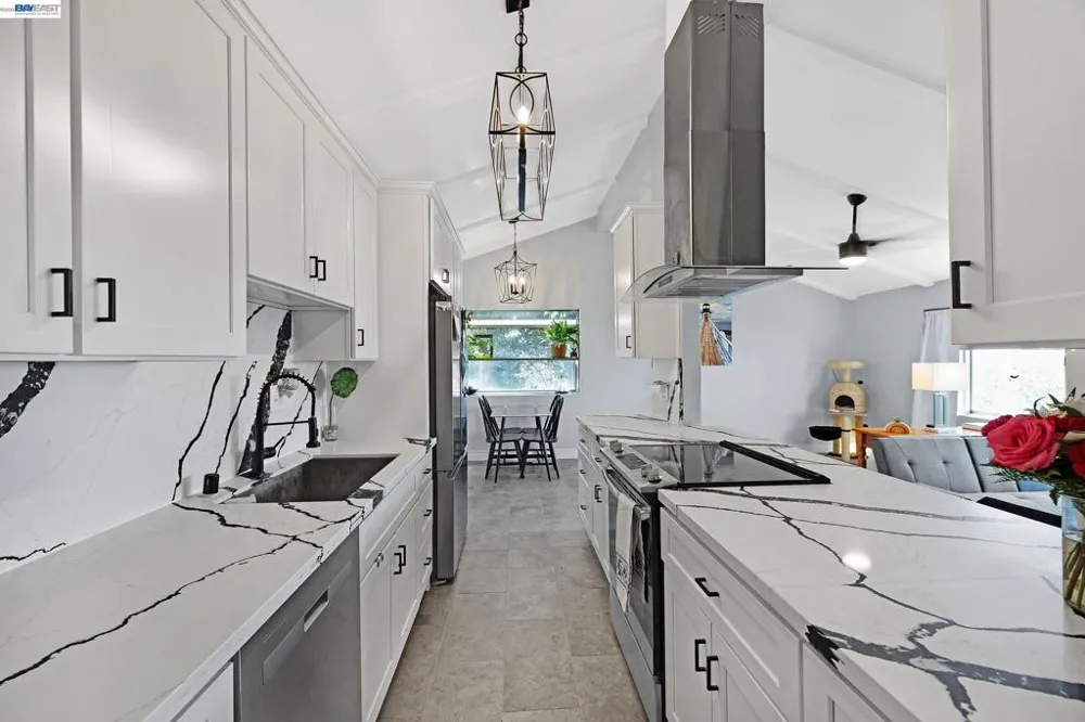 33027 Palmetto Drive Union City, CA 94587