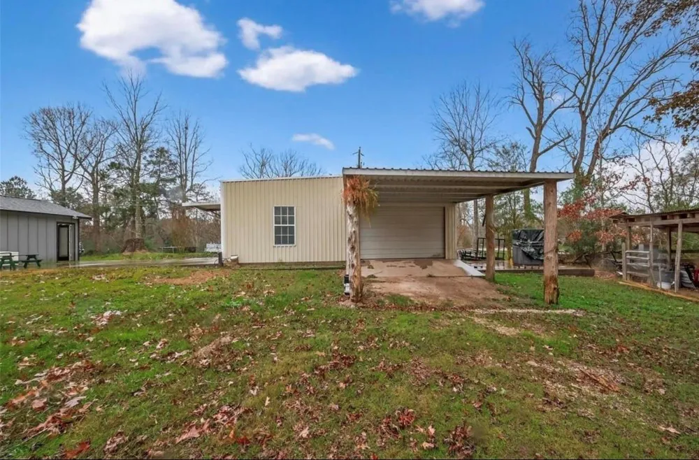 588 County Road 2307 Cleveland, TX 77327