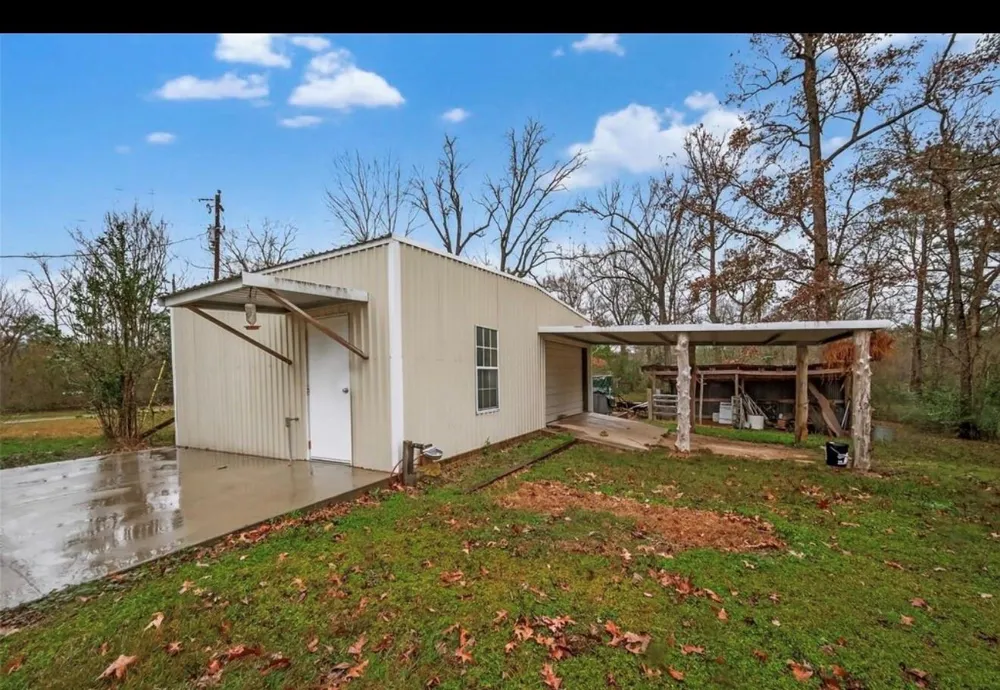 588 County Road 2307 Cleveland, TX 77327