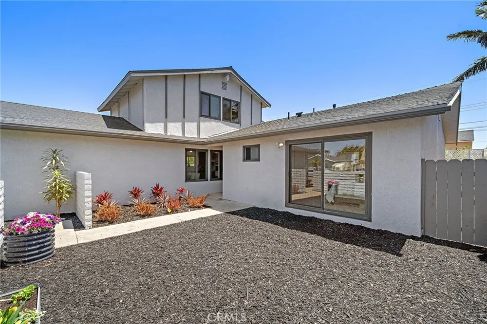 9404 El Blanco Fountain Valley, CA 92708
