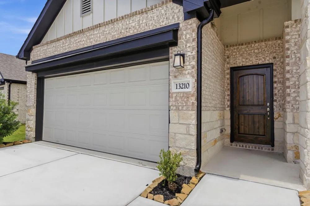 13318 Hayden Peak Drive Iowa Colony, TX 77583