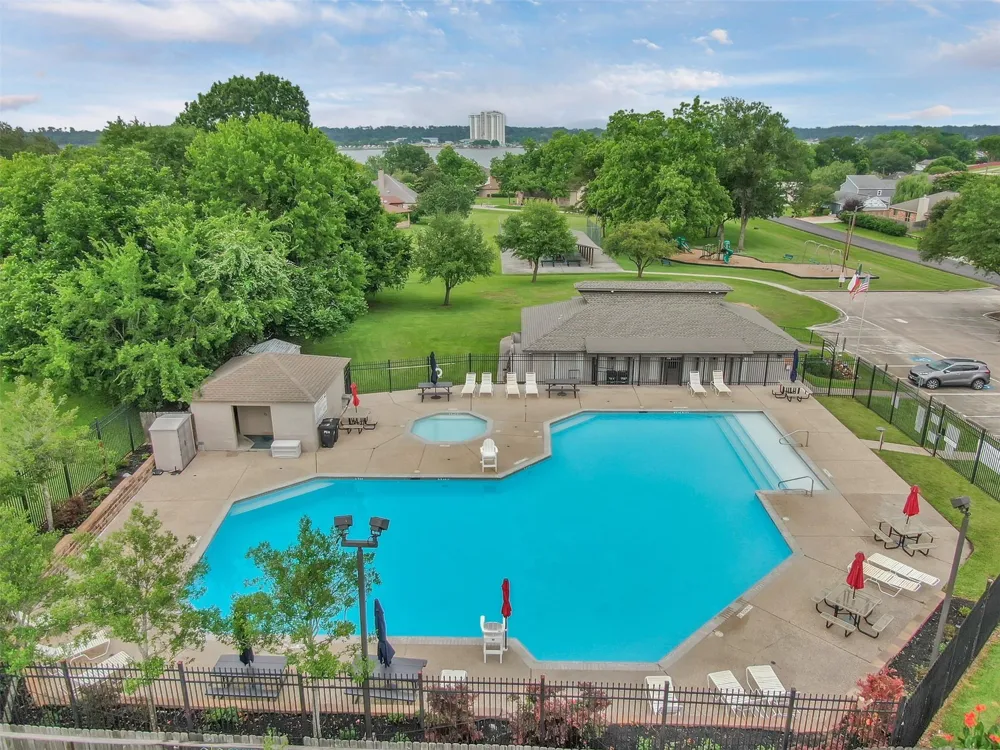 10614 Twin Circles Drive Montgomery, TX 77356