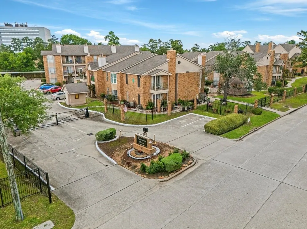 3770 Lovers Wood Lane #807 Houston, TX 77014