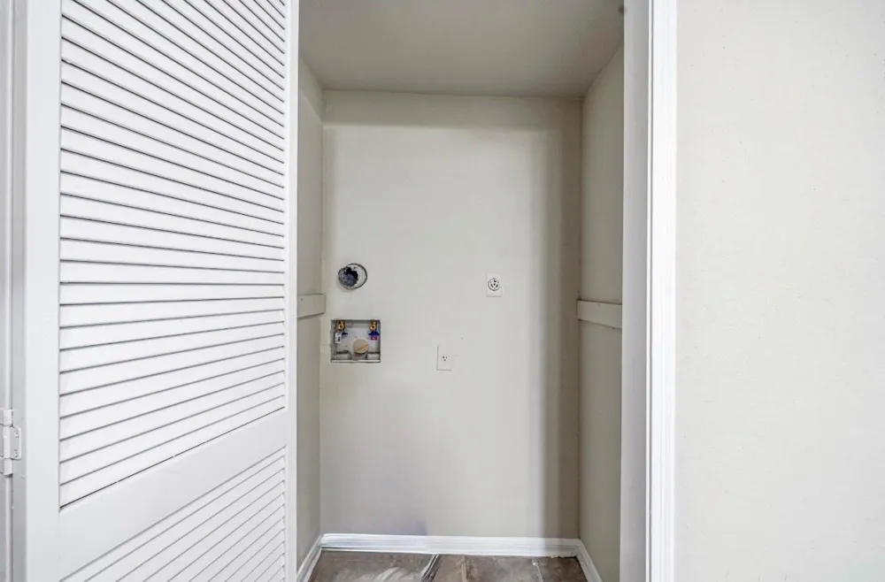 3770 Lovers Wood Lane #807 Houston, TX 77014