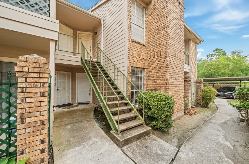3770 Lovers Wood Lane #807 Houston, TX 77014