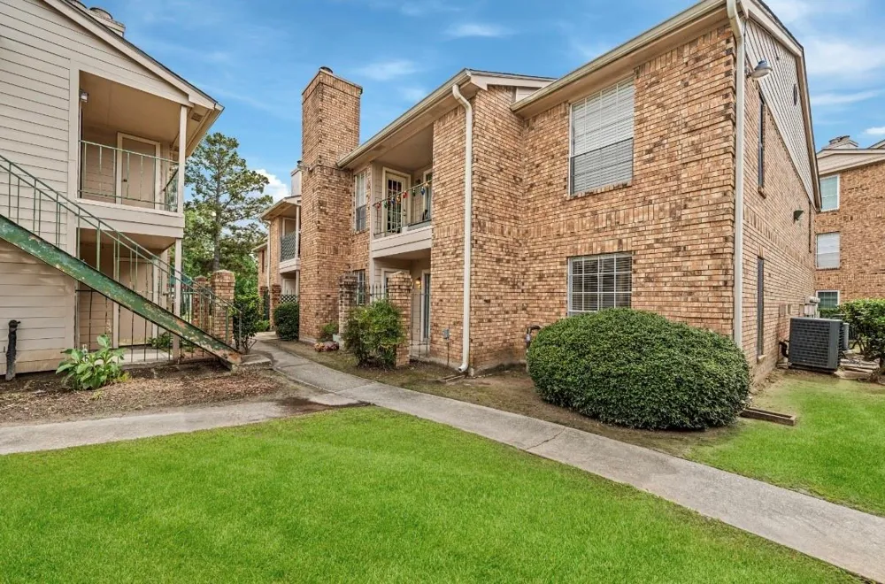 3770 Lovers Wood Lane #807 Houston, TX 77014