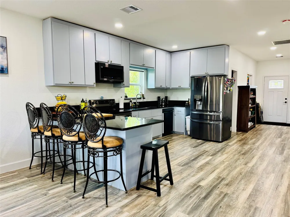 1728 County Road 5830 Cleveland, TX 77327